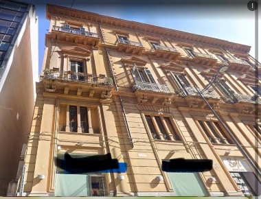 Foto Locale commerciale in Via Mariano Stabile, Palermo di 165 m²