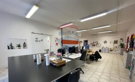 Foto Ufficio a Fornovo San Giovanni di 300 m² con 4 locali in affitto
