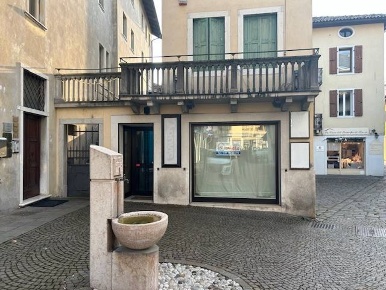 Foto Attività commerciale in via monte cauriol, Feltre Centro di 150 m²