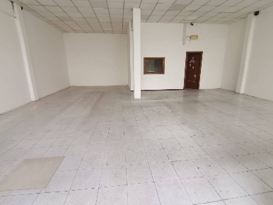 Foto Locale commerciale in via Amendola, Calcinaia Fornacette di 100 m²