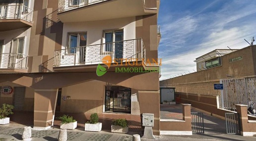 Foto Locale commerciale in Via Cavour, Campobasso Centro di 90 m²