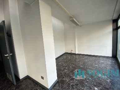 Foto Ufficio in Via Giacomo Matteotti, Cantù Centro di 634 m² con 4 locali