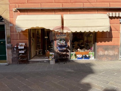 Foto Attività commerciale in Via della Repubblica, Camogli Centro di 35 m²