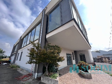 Foto Ufficio in Via Cavour, Rovello Porro di 460 m² con 6 locali in vendita