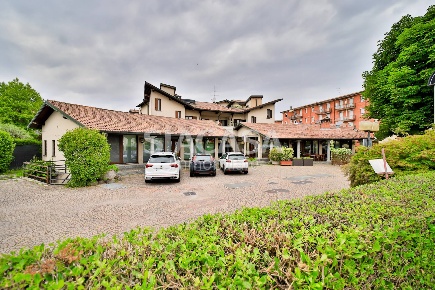 Foto Negozio in via Milano, Lomagna Centro di 87 m² con 2 locali in vendita