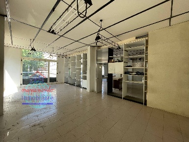 Foto Negozio in VIA CAPPUCCINI, Finale Emilia Centro di 400 m² con 2 locali