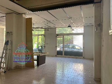 Foto Negozio in VIA CAPPUCCINI, Finale Emilia Centro di 400 m² con 2 locali