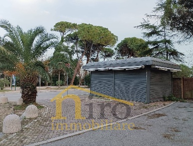 Foto Locale commerciale in Viale Della Riviera, Pescara di 20 m² in vendita