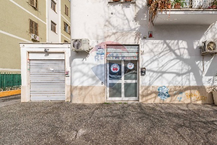 Foto Locale commerciale in Via Dei Glicini, Roma Centocelle di 45 m²