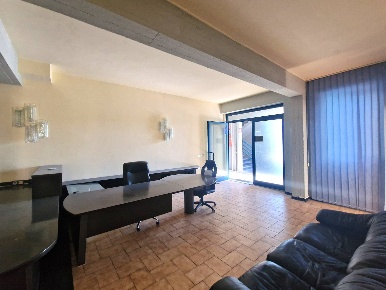 Foto Ufficio in viale Adua, Pistoia Pistoia Ovest di 180 m² con 5 locali