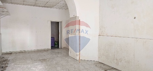 Foto Locale commerciale in Via Francesco Crispi, Salerno Carmine di 61 m²
