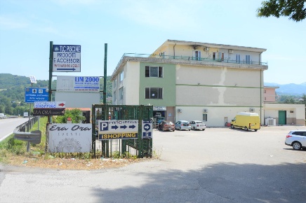 Foto Locale commerciale in via Manfredi, Atripalda di 200 m² con 1 locali