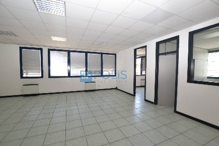 Foto Ufficio in Via Panà, Noventa Padovana Noventa di 138 m² con 3 locali