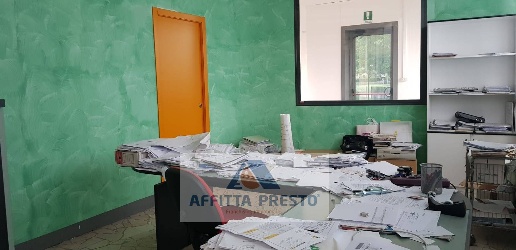 Foto Laboratorio a Vinci di 300 m² con 5 locali in affitto
