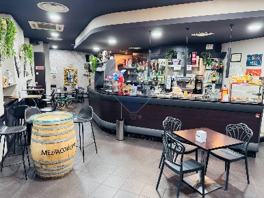 Foto Bar a Pavia Centro Storico di 110 m² con 2 locali in vendita
