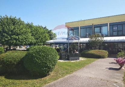 Foto Attività commerciale in dell'artigianato, Tresignana di 1200 m²