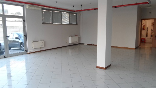 Foto Locale commerciale in Via Piave, San Benedetto del Tronto di 450 m²