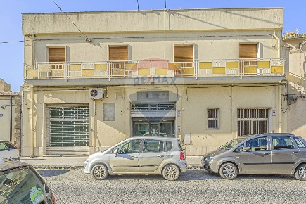 Foto Locale commerciale in Via Porta del Vento, Caltagirone Centro