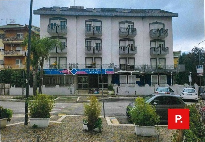 Foto Attività commerciale a Gaeta di 3300 m² con 47 locali in vendita