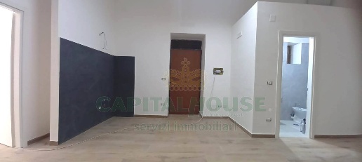 Foto Locale commerciale a Santa Maria Capua Vetere di 70 m² con 2 locali