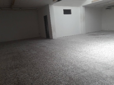 Foto Attività commerciale in via vanni, Ponsacco Centro di 330 m²