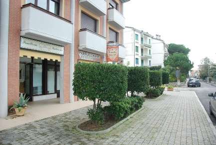 Foto Locale commerciale in Via Degli Oleandri, Pisa Tirrenia di 40 m²