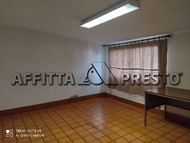Foto Ufficio a Collesalvetti di 30 m² con 1 locali in affitto