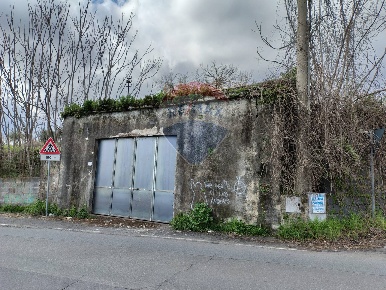 Foto Magazzino in Via Paracquara, Zafferana Etnea di 79 m² in vendita