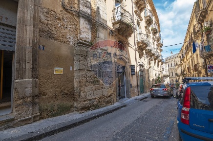 Foto Locale commerciale in VIA SAN BONAVENTURA, Caltagirone Centro