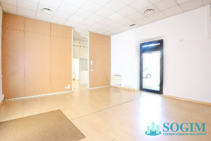 Foto Negozio in via Azzone Visconti, Monza Centro Storico di 130 m²