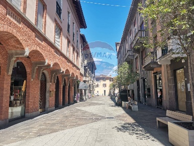 Foto Negozio in VIA CARDINAL TOSI, Busto Arsizio Piazza Santa Maria