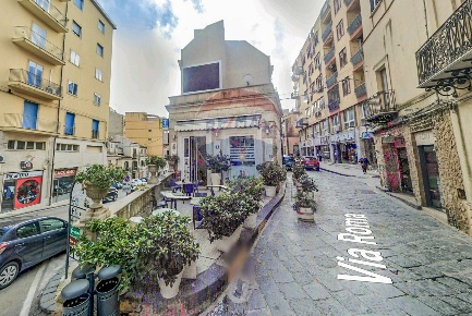 Foto Locale commerciale in Via Roma, Enna Centro di 66 m² con 3 locali