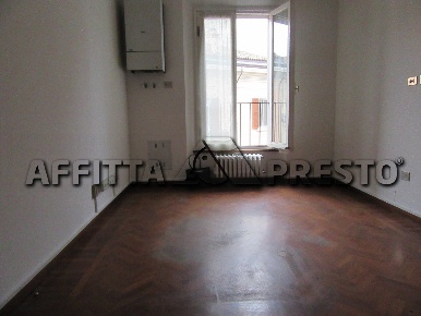Foto Attività commerciale a Forlì Centro Storico di 120 m² con 4 locali