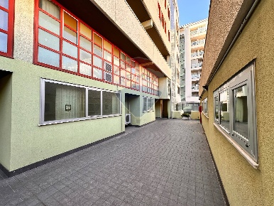 Foto Ufficio in Via Mario del Monaco, Pesaro Porto di 145 m² con 4 locali