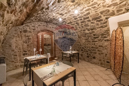 Foto Attività commerciale in Viale Repubblica, Iseo Centro di 195 m²