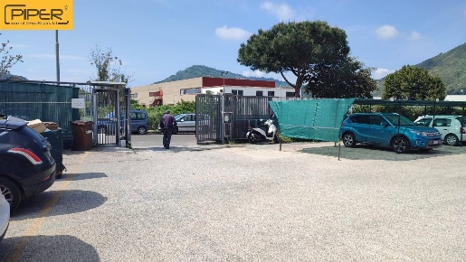 Foto Locale commerciale in Via Provinciale Pianura, Pozzuoli di 160 m²
