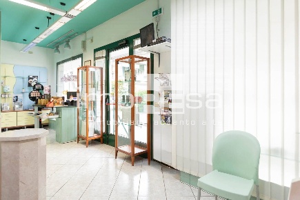 Foto Attività commerciale in Via Correr, Porcia Centro di 110 m² in vendita