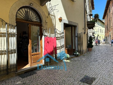 Foto Locale commerciale in Via Del Pino, Pinerolo Centro Storico di 30 m²
