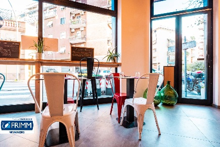 Foto Attività commerciale in Via Latina, Roma Appio Latino di 128 m²