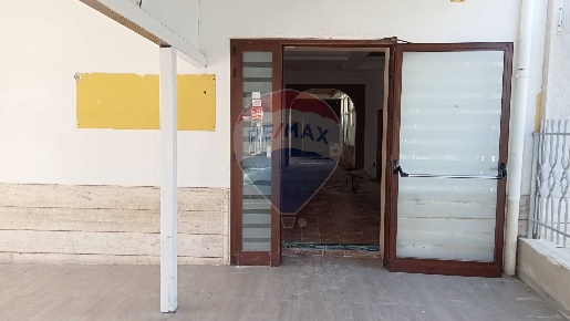 Foto Locale commerciale in Via Noicattaro, Rutigliano di 285 m² in vendita