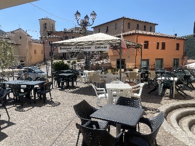 Foto Locale commerciale in Piazza Pontano, Cerreto di Spoleto Centro