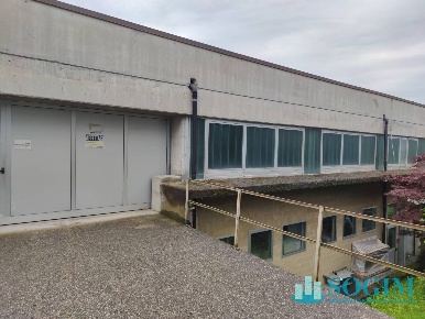 Foto Laboratorio in Via Ugo Foscolo, Gandino Centro di 384 m² in vendita