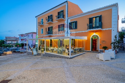 Foto Hotel in Via G.M. Angioy, Santa Teresa Gallura Centro di 1507 m²