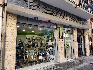 Foto Locale commerciale in Via Principe Amedeo, Bari Libertà di 78 m²