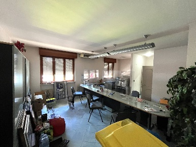 Foto Attività commerciale in VIA DEI CONTI RICCI, Vasto di 100 m²