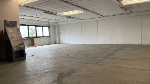 Foto Ufficio in viale europa, Cascina Semicentro di 130 m² con 1 locali