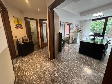 Foto Ufficio in Viale Elvezia, Milano Arena di 83 m² con 3 locali