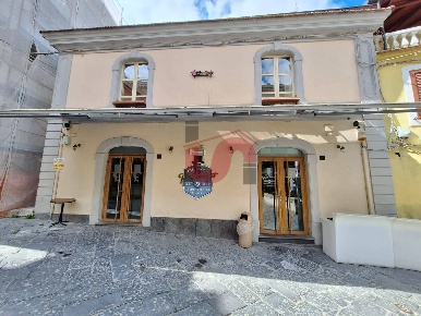 Foto Attività commerciale in Corso Garibaldi, Benevento Centro Storico