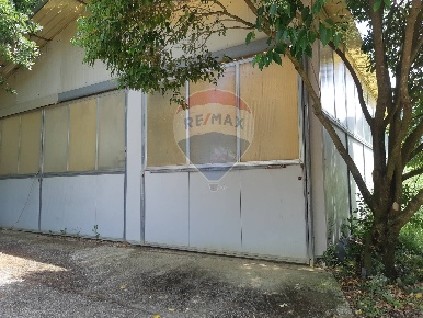 Foto Magazzino a Serravalle Pistoiese di 470 m² in vendita