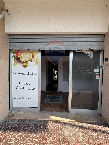 Foto Locale commerciale in Largo Matteo Spinelli, Bari Poggiofranco